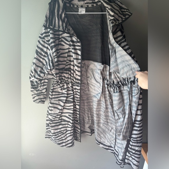 ADIDAS STELLA McCARTNEY Metallic PRINTED rain JACKET SIZE 2XS, hood - Picture 6 of 10